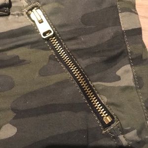 Express Jeans - Express camo ankle jean zipper 00 Stella xs Express Jeans - Express camo ankle jean zipper 00 Stella xs